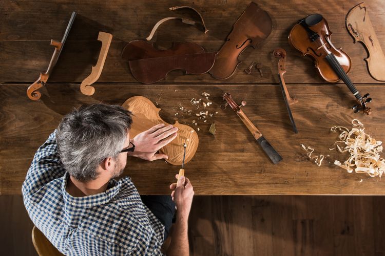 Cremona: during the visit of the city it is possible to organize a workshop in which the luthier will explain the hand making of the stringed instruments  