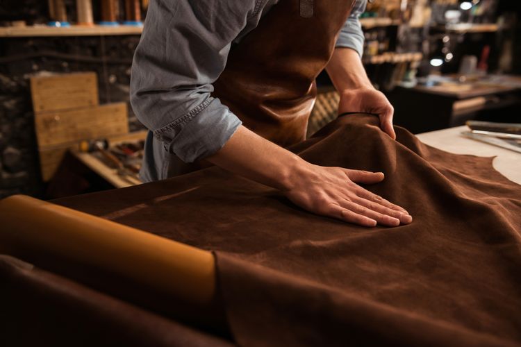 Florence : there are still the leather craftsmen that follow the ancient traditional technique that take almost a month to do a small box