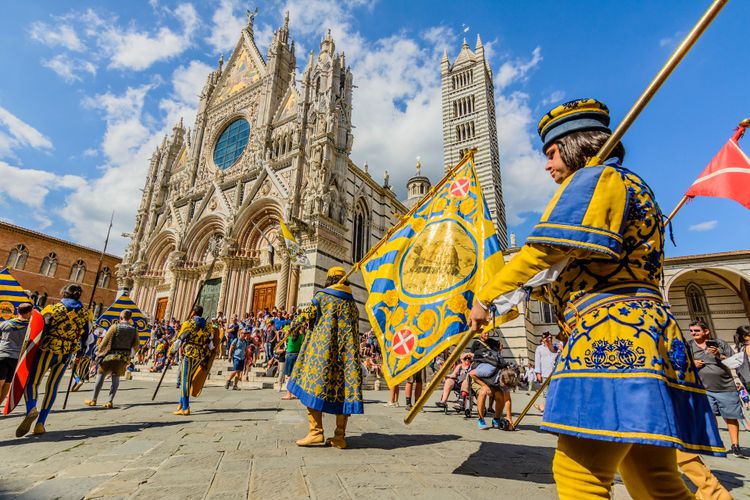 Siena:The Palio horse race has its origins in the past and attracts people from all over the world that will be immersed in the lively atmosphere and great passion that that city offers during the event 